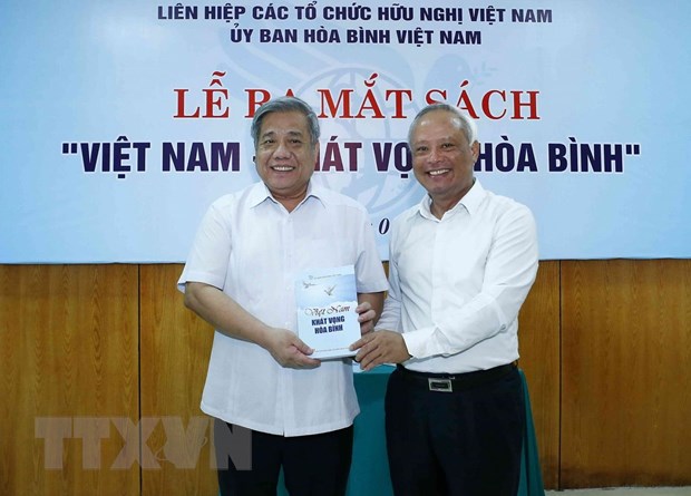 Ra mắt sách 'Việt Nam-khát vọng hòa bình' của nhiều tác giả