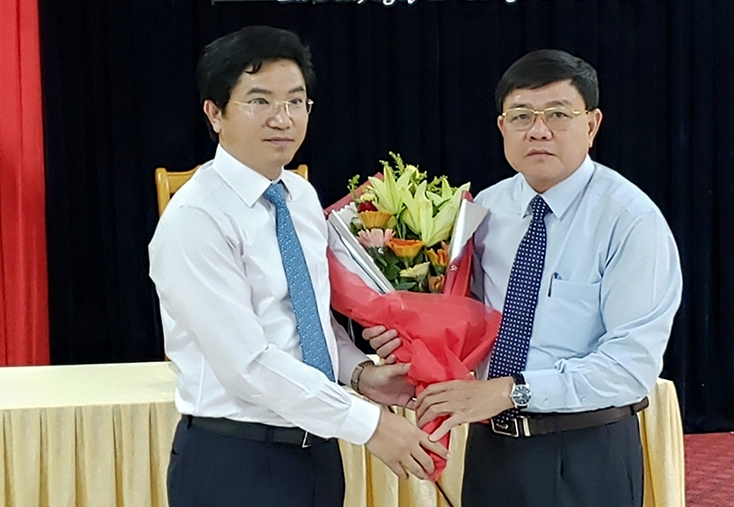 Hội nghị Ban Chấp hành Đảng bộ thị xã Ba Đồn: Kiện toàn công tác cán bộ