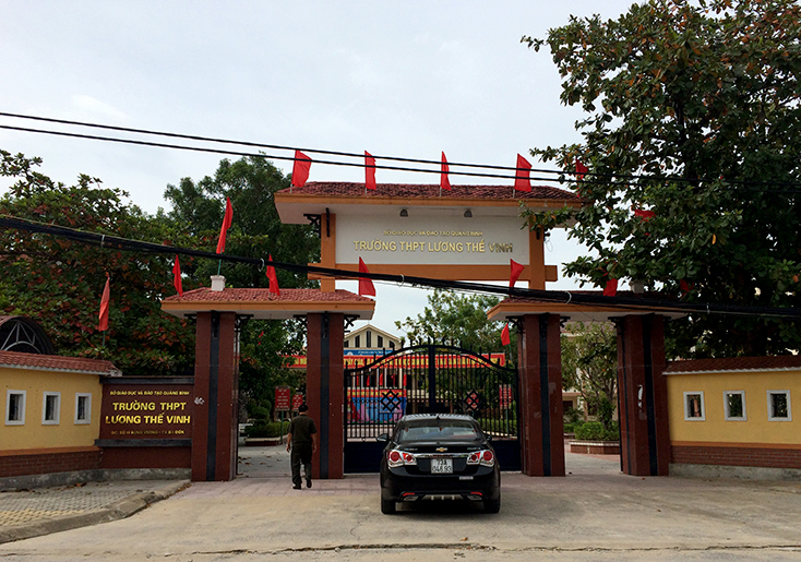 Trường THPT Lương Thế Vinh có "ưu ái" cho một số học sinh trong việc phân lớp!?
