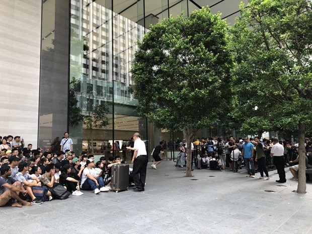 Bộ ba iPhone 11 bắt đầu chính thức lên kệ bán lẻ trên khắp thế giới