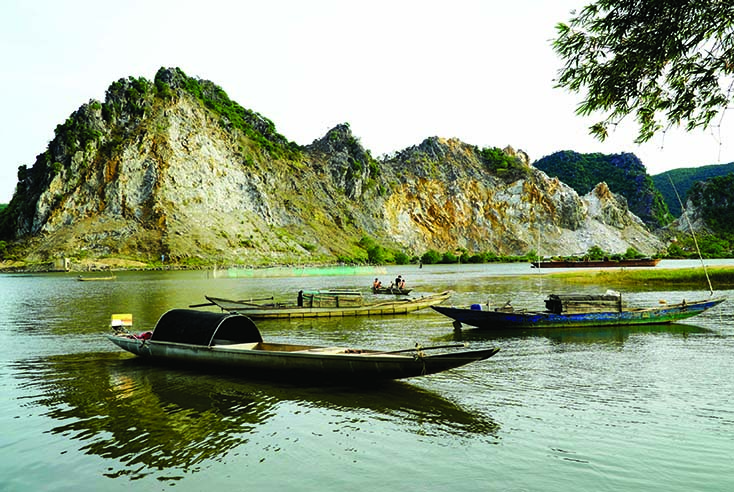 Non nước yên bình