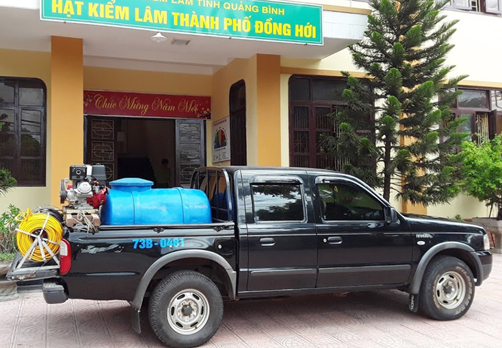 Chữa cháy rừng bằng... xe bán tải!