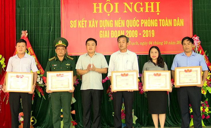 Bố Trạch: Sơ kết 10 năm xây dựng nền quốc phòng toàn dân