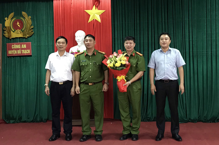 Bố Trạch:  Khen thưởng đột xuất lực lượng Công an huyện