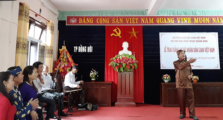 Người đàn ông mê hò khoan vùng biển