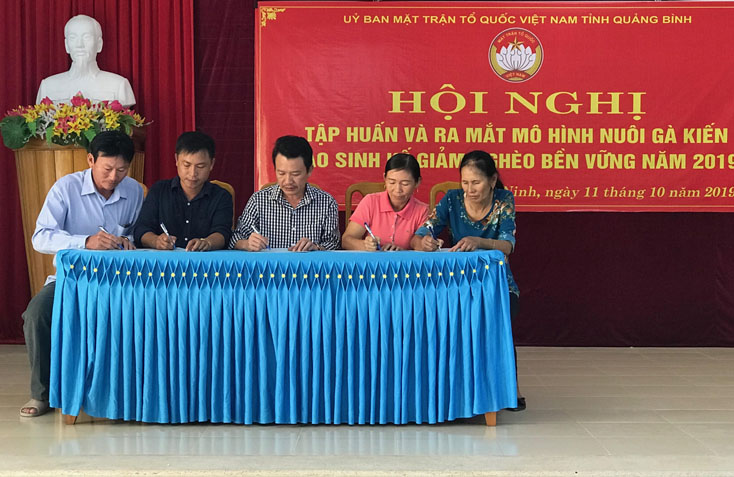 Ủy ban MTTQVN tỉnh: Ra mắt mô hình và tập huấn nuôi gà kiến thả vườn tại xã Hải Ninh