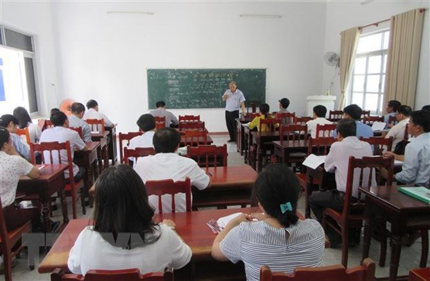 Lấp 'lỗ hổng' trong công tác cán bộ: Giám sát chặt, xử lý nghiêm