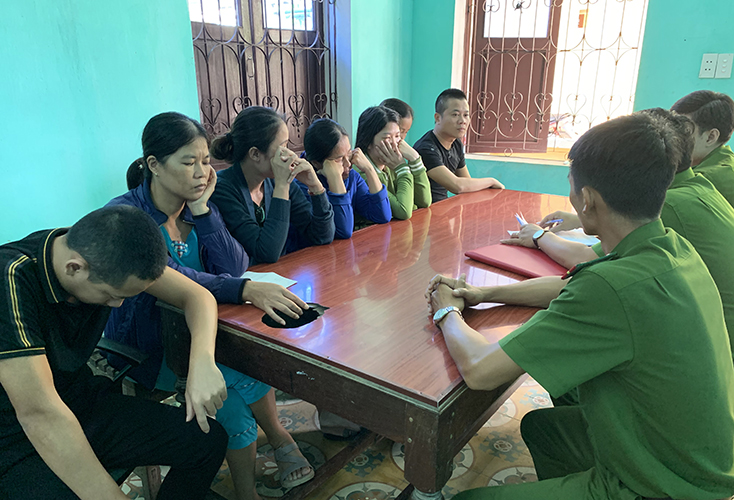 Tạm giữ 25 đối tượng liên quan vụ đánh bạc dưới hình thức lô, đề qua mạng xã hội