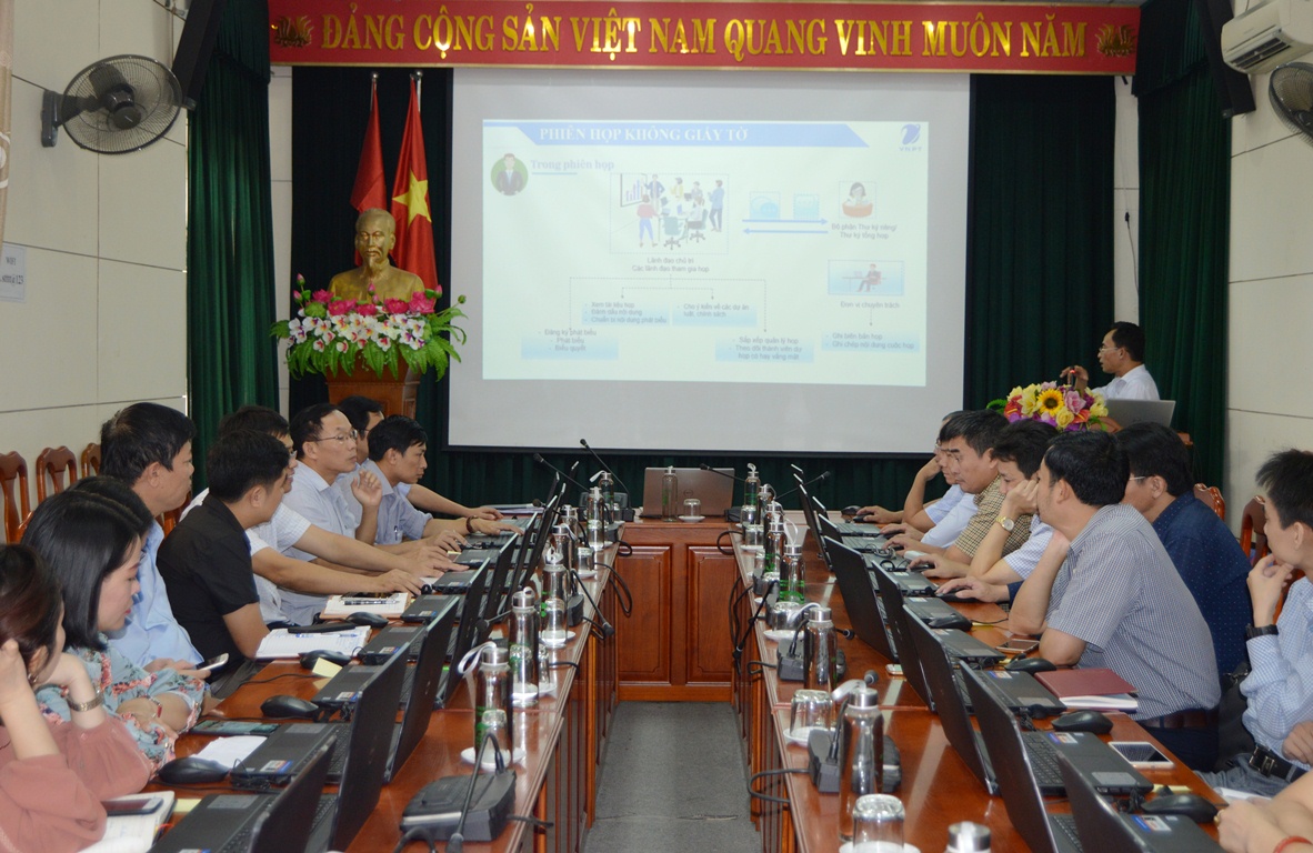 Triển khai mô hình "Phòng họp không giấy"