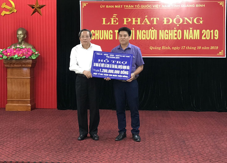 Lễ phát động "Chung tay vì người nghèo" và tiếp nhận ủng hộ Quỹ "Vì người nghèo" năm 2019