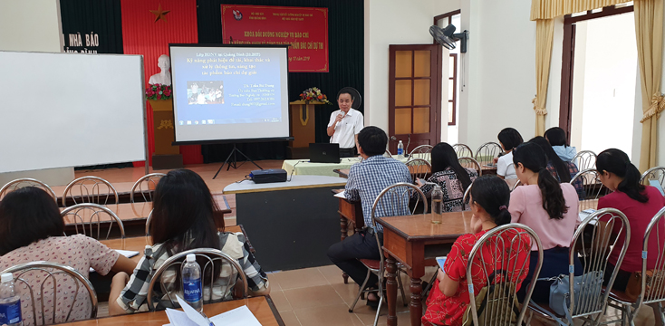 Bồi dưỡng nghiệp vụ báo chí về kỹ năng lựa chọn và sáng tạo tác phẩm báo chí dự thi