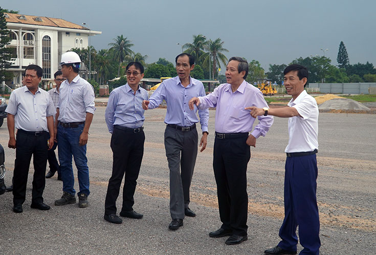 Đồng chí Bí thư Tỉnh ủy kiểm tra tiến độ các dự án tại thành phố Đồng Hới