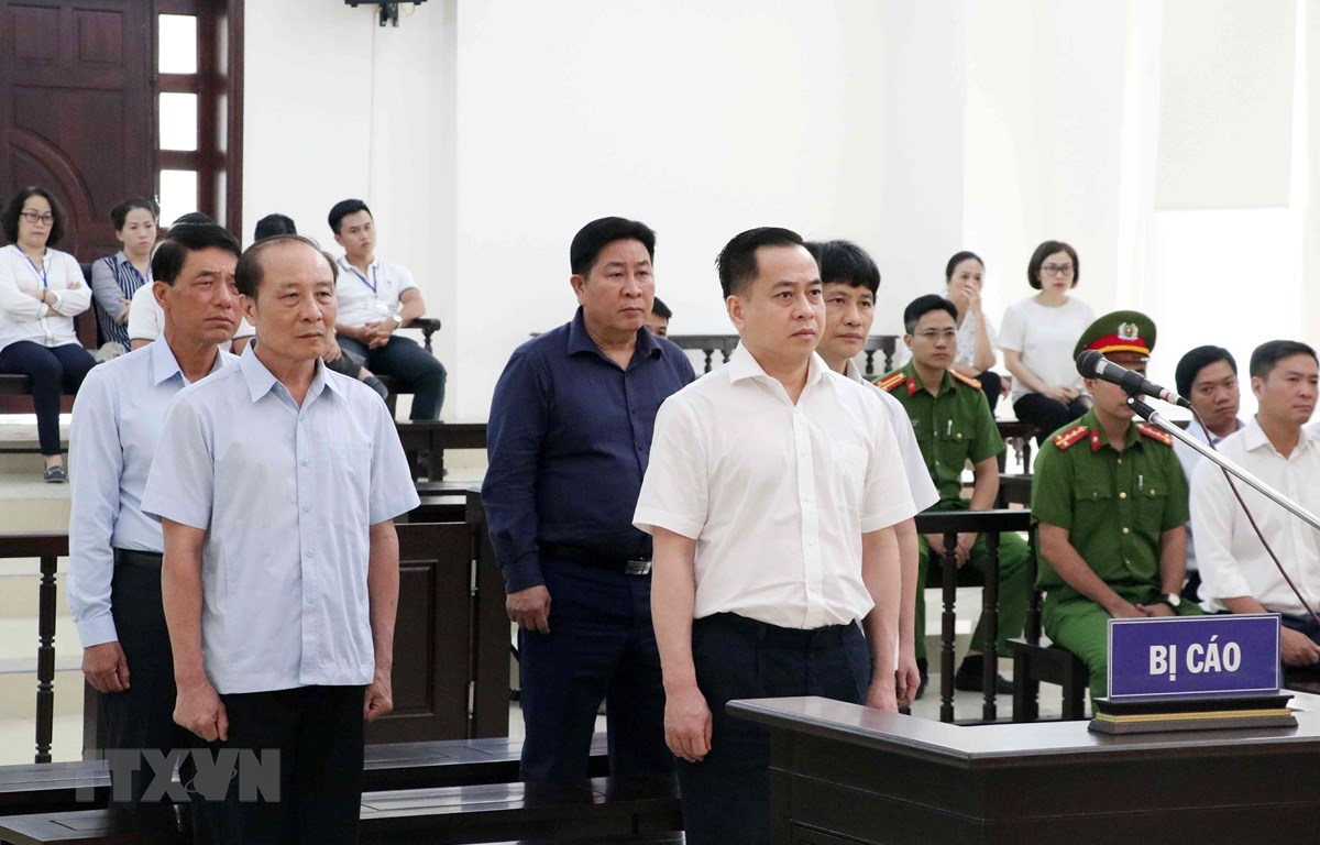 Phan Văn Anh Vũ đã được 'tiếp tay' như thế nào để thâu tóm đất công?