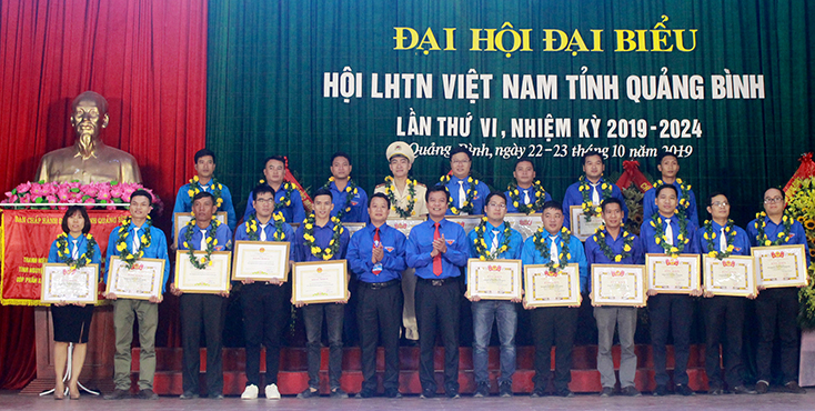Diễn đàn khởi nghiệp và tuyên dương thanh niên tiêu biểu