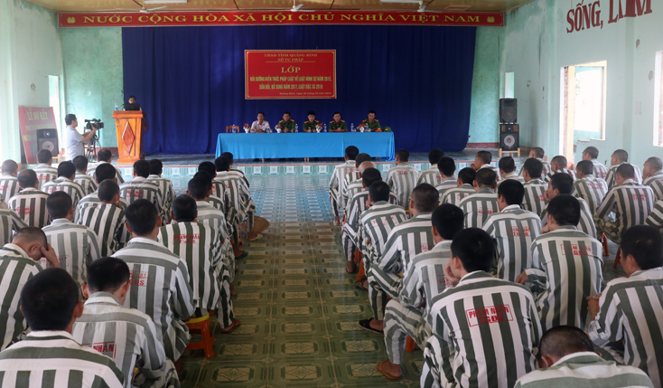 Bồi dưỡng kiến thức pháp luật cho phạm nhân ở Trại giam Đồng Sơn