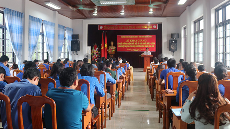 Bồi dưỡng nhận thức mới về chủ nghĩa Mác-Lênin và nghiệp vụ cho cán bộ Đoàn