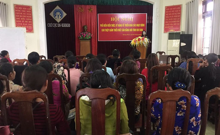 Phổ biến kiến thức, kỹ năng về triển khai các hoạt động can thiệp, giảm thiểu mất cân bằng giới tính khi sinh