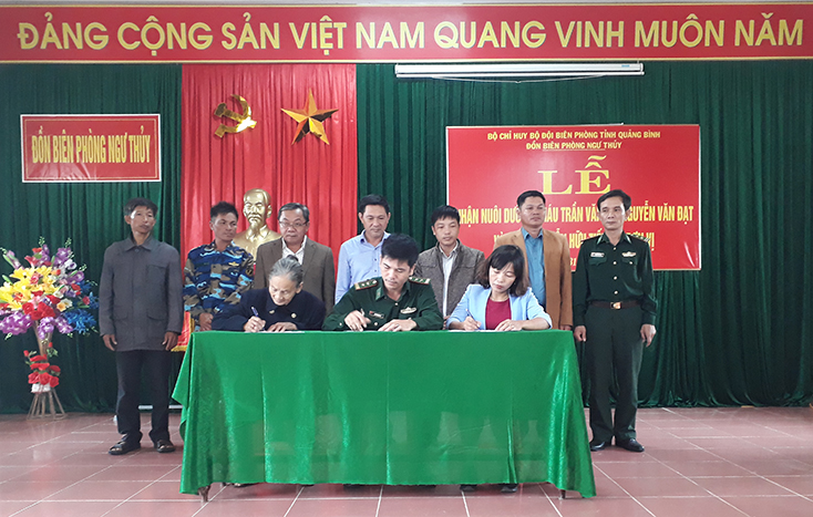 Đồn Biên phòng Ngư Thuỷ tổ chức lễ nhận nuôi các cháu học sinh