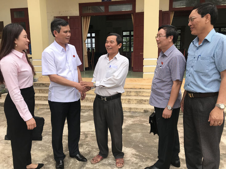 Đại biểu HĐND tỉnh tiếp xúc cử tri trước kỳ họp thứ 12