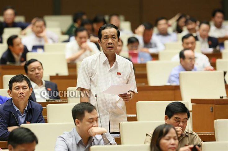"Cần có biện pháp tháo gỡ những vướng mắc, tạo thuận lợi thông thoáng cho nền kinh tế" (*)