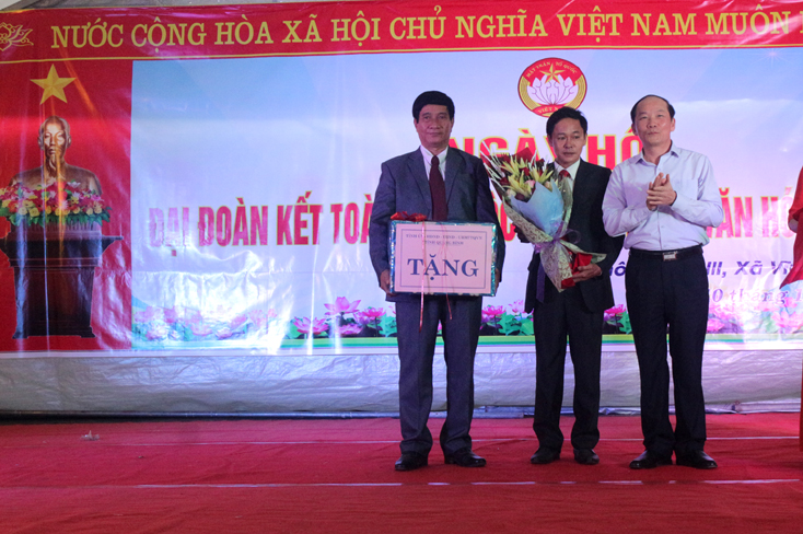 Lãnh đạo tỉnh dự "Ngày hội Đại đoàn kết toàn dân tộc" ở các khu dân cư