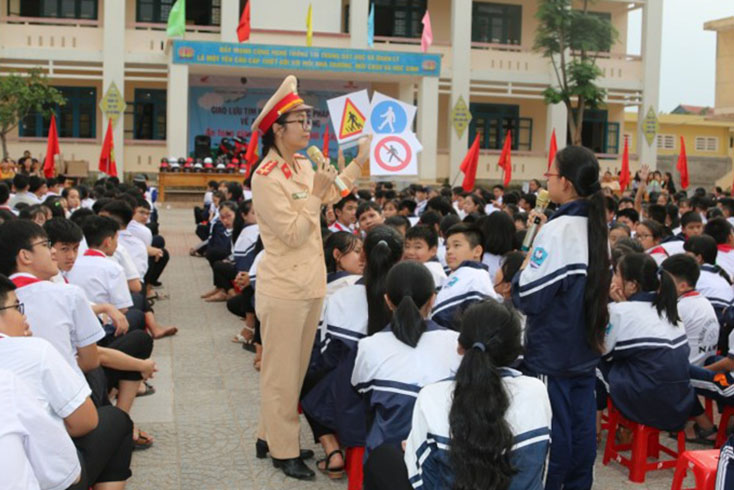 Nâng cao nhận thức pháp luật về ATGT cho học sinh