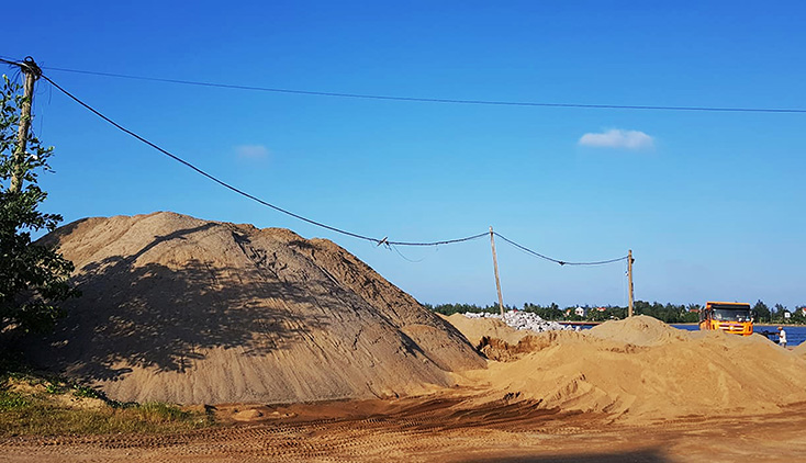 Nhiều bãi tập kết cát, sạn trái phép ở Lương Ninh: Thiếu kiên quyết trong xử lý!