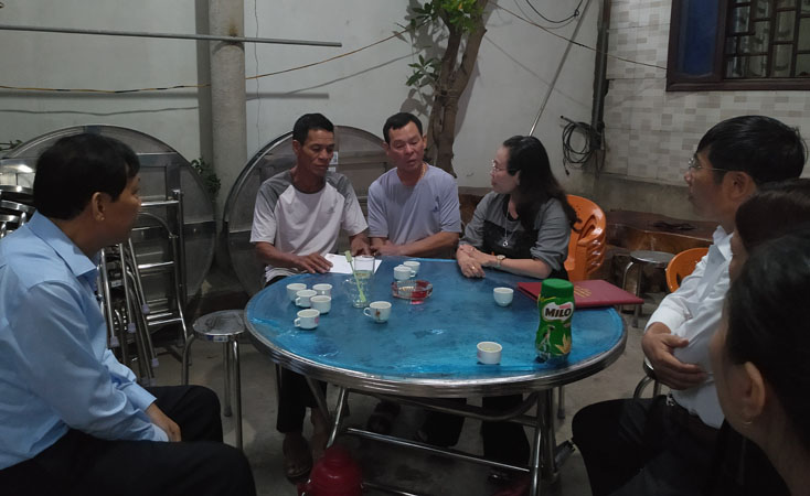 Chủ tịch Ủy ban MTTQVN tỉnh thăm gia đình có người thân gặp nạn tại nước Anh