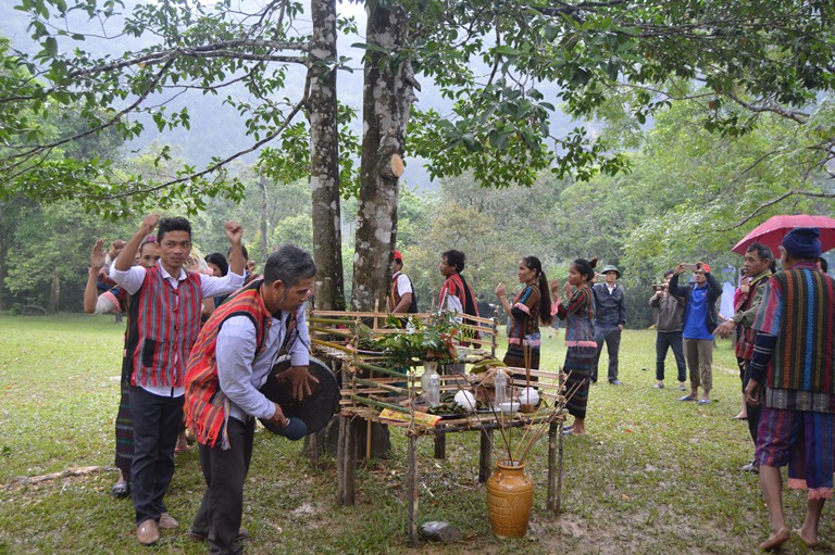 Phục dựng lễ hội mừng cơm mới của người Bru – Vân Kiều
