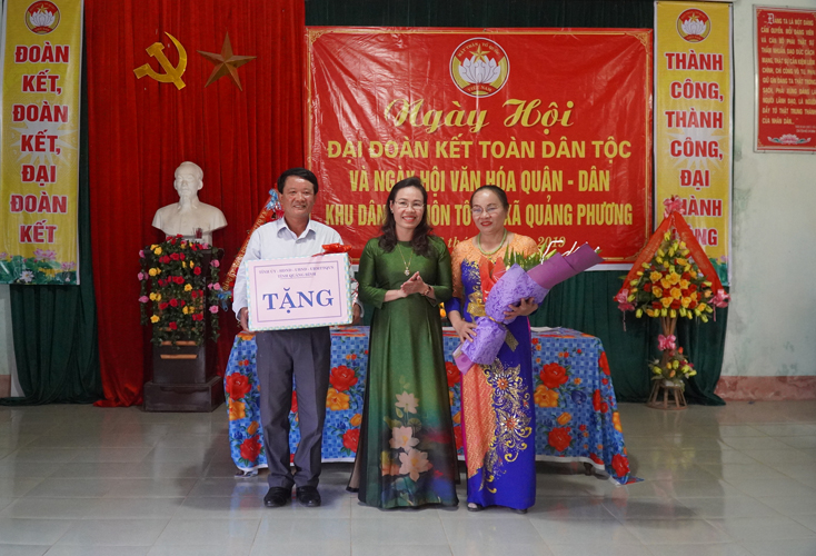 Chủ tịch Ủy ban MTTQVN tỉnh chung vui ngày hội Đại đoàn kết với khu dân cư thôn Tô Xá