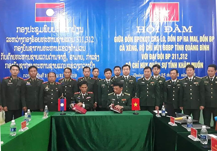 Hội đàm giữa lực lượng bảo vệ biên giới tỉnh Quảng Bình và Khăm Muộn