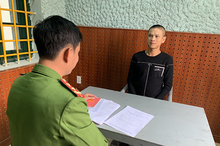 Tạm giữ hình sự đối tượng gây ra vụ hủy hoại và cố ý làm hư hỏng tài sản