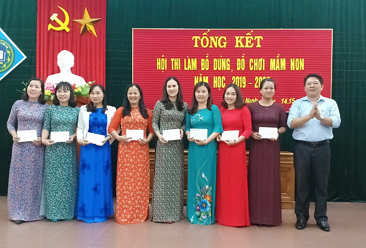 Huyện Quảng Ninh: Tổ chức hội thi làm đồ dùng, đồ chơi cho trẻ mầm non