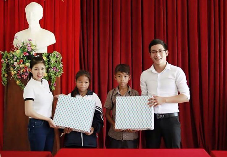 Thầy giáo mê làm thiện nguyện