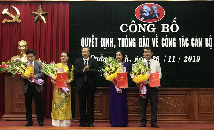 Thường trực Tỉnh ủy: Công bố các quyết định, thông báo về công tác cán bộ
