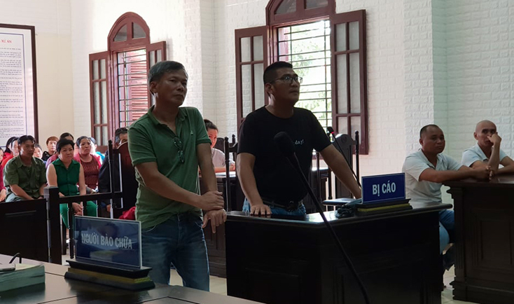 Lãnh án về tội "Tổ chức cho người khác trốn đi nước ngoài"