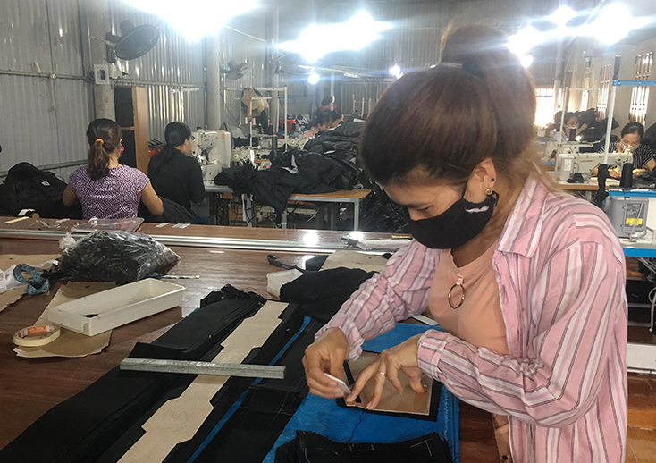 Tạo việc làm từ may gia công xuất khẩu