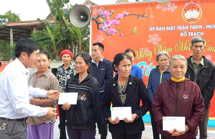 Đảng bộ huyện Bố Trạch:  Nâng cao năng lực lãnh đạo của tổ chức cơ sở đảng