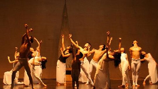 Nghệ sỹ Việt Nam trình diễn tác phẩm vũ kịch ''Kẹp hạt dẻ'' nổi tiếng