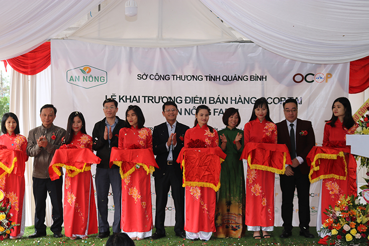 Khai trương điểm bán hàng Ocop tại An Nông Farm