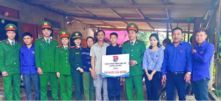 Mô hình "Em nuôi của Đoàn": Tiếp sức cho trẻ em có hoàn cảnh khó khăn tới trường