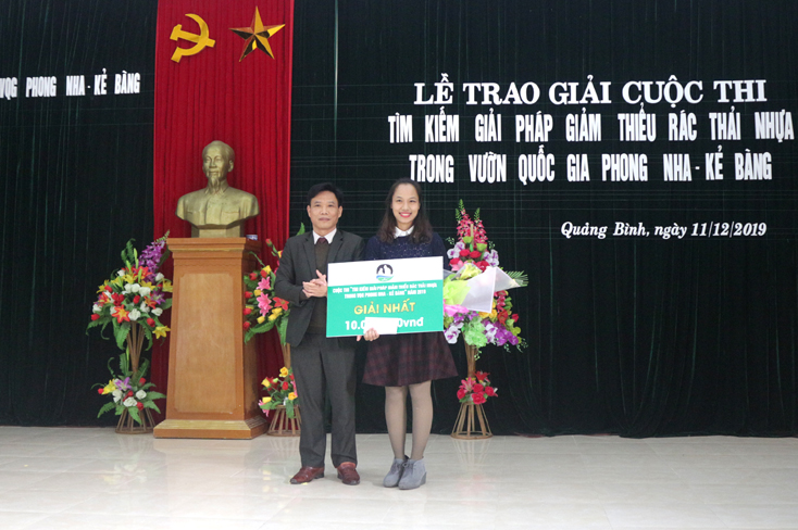 "Tìm kiếm giải pháp giảm thiểu rác thải nhựa trong Vườn quốc gia Phong Nha-Kẻ Bàng"