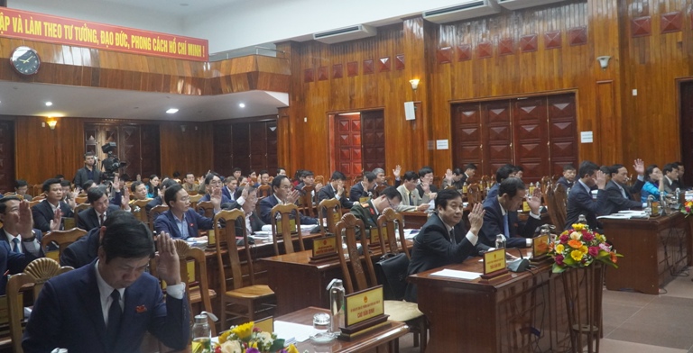 Thảo luận, thông qua nghị quyết và bế mạc kỳ họp