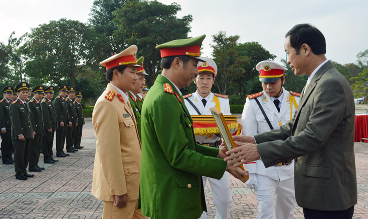 Ra quân cao điểm tấn công trấn áp tội phạm
