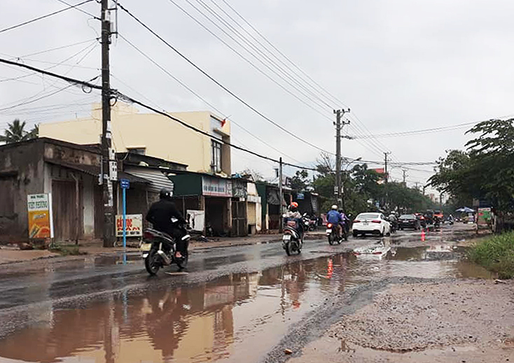 Kỳ họp thứ 12, HĐND tỉnh khóa XVII:  Lãnh đạo các sở, ban, ngành trả lời chất vấn, kiến nghị