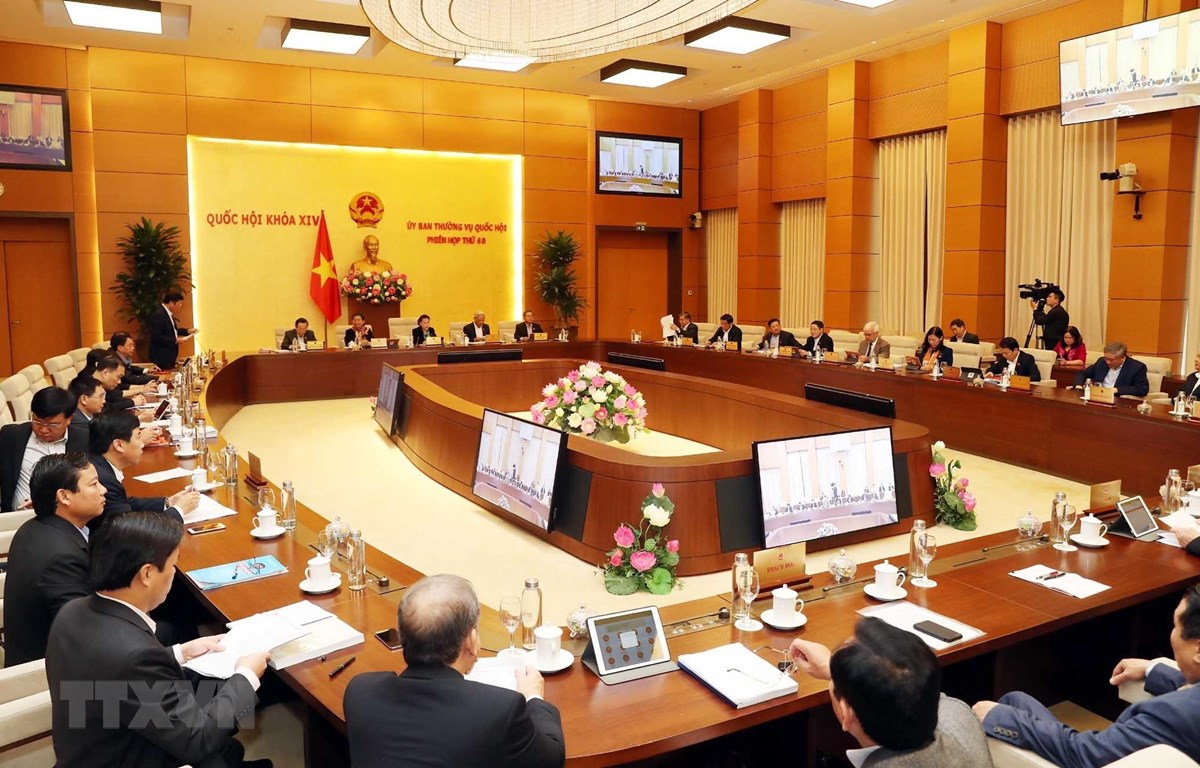 Thông qua Nghị quyết sắp xếp đơn vị hành chính huyện, xã của 11 tỉnh