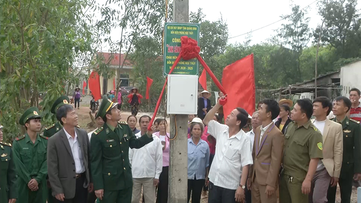 Đưa công trình "Ánh sáng vùng biên" đến kịp thời cho ngư dân vùng ven biển