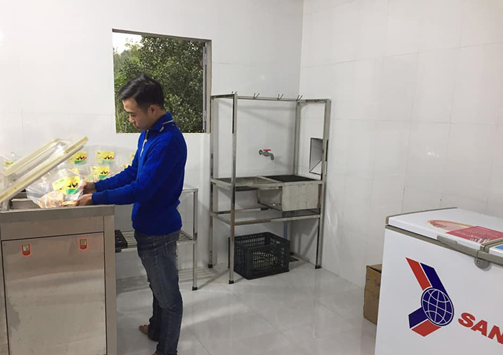 Khởi nghiệp từ mô hình nuôi gà thả đồi sinh học