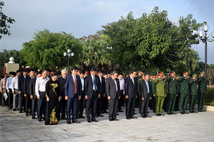 Dâng hương tri ân các anh hùng liệt sỹ nhân ngày thành lập Quân đội nhân dân Việt Nam