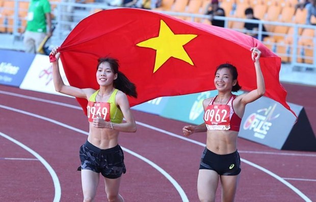 Trao thưởng cho các VĐV điền kinh đạt thành tích cao tại SEA Games 30